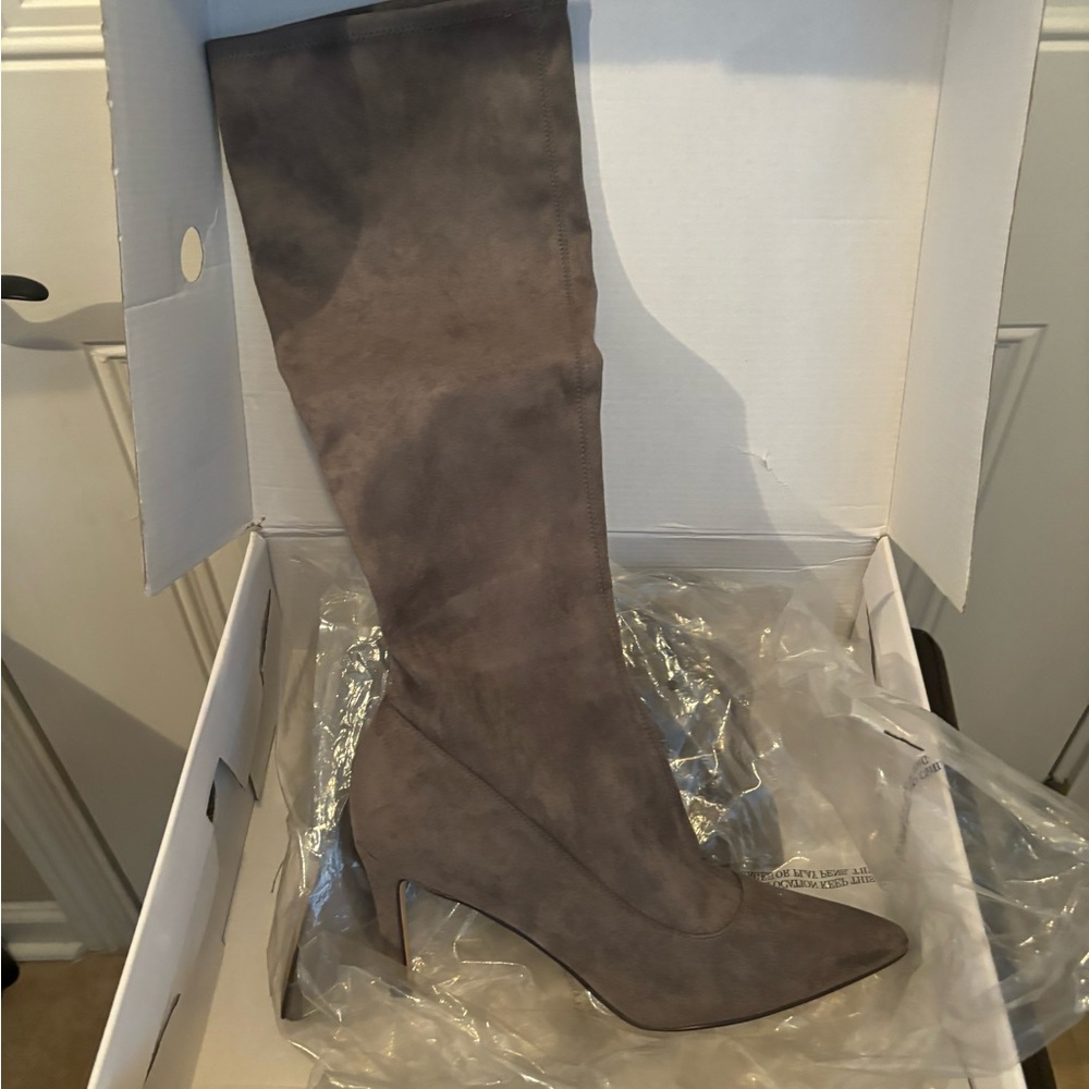 Gray Heeled Boots with Sleek Silhouette